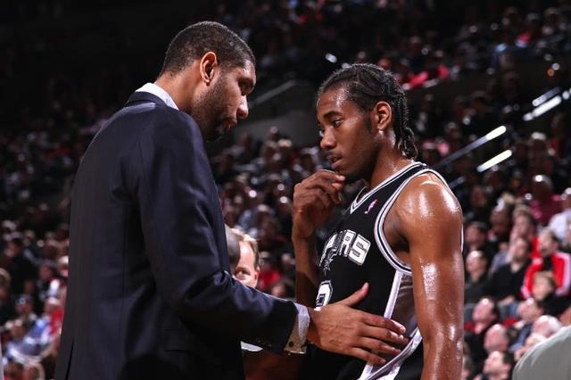 主持人爆料：麦金在圣米伦时，曾被队友扔出的训练杆刺伤大腿（主持人透露：麦金效力圣米伦期间曾被队友掷出的训练杆扎伤大腿）