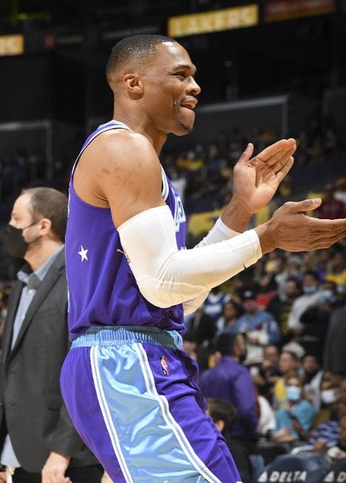 西班牙前国脚：尽管皇马成绩不错，但我看到的是阿隆索的退步（西班牙前国脚：皇马表现不俗，阿隆索却在走下坡路）